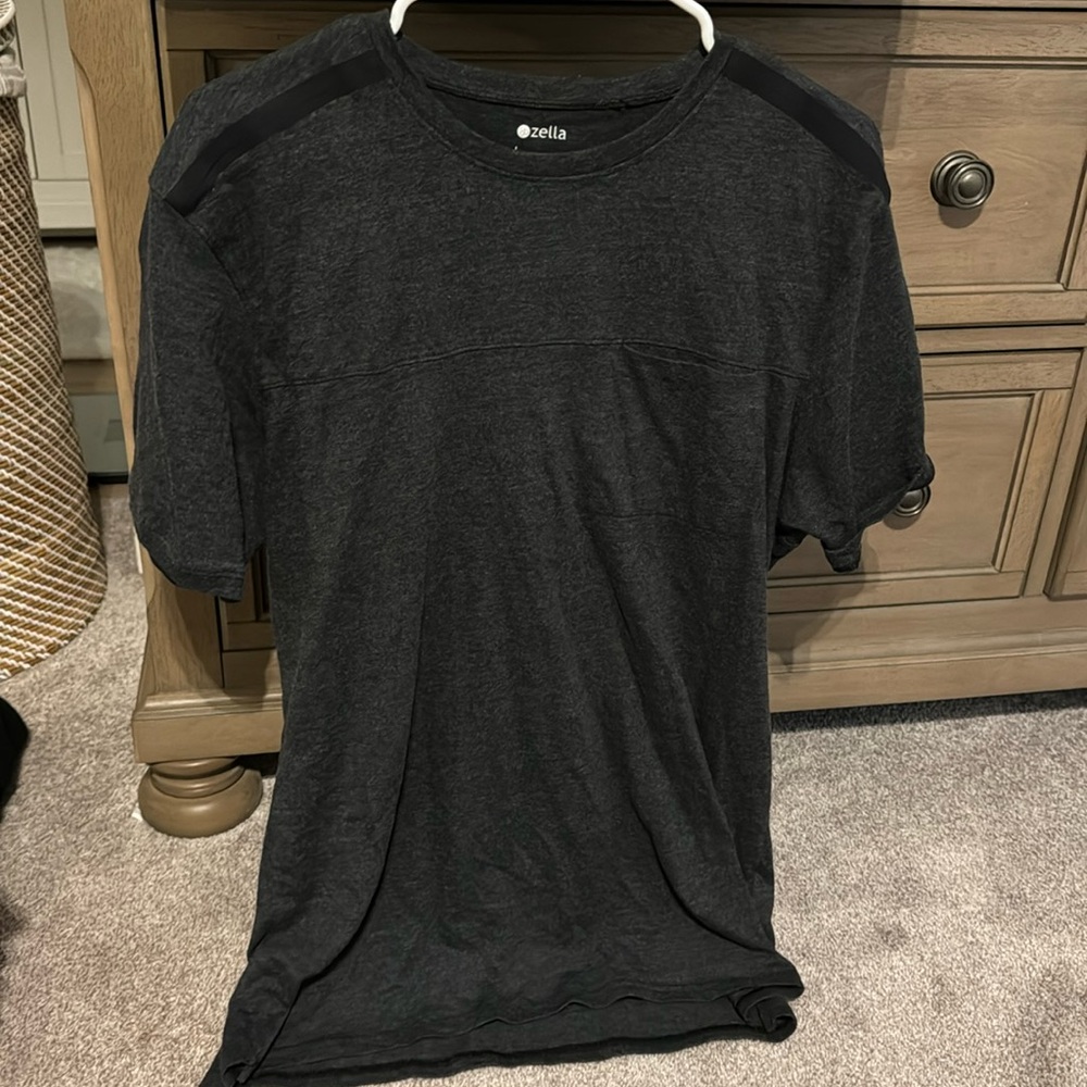 Men’s Zella shirt. Worn only a few times.